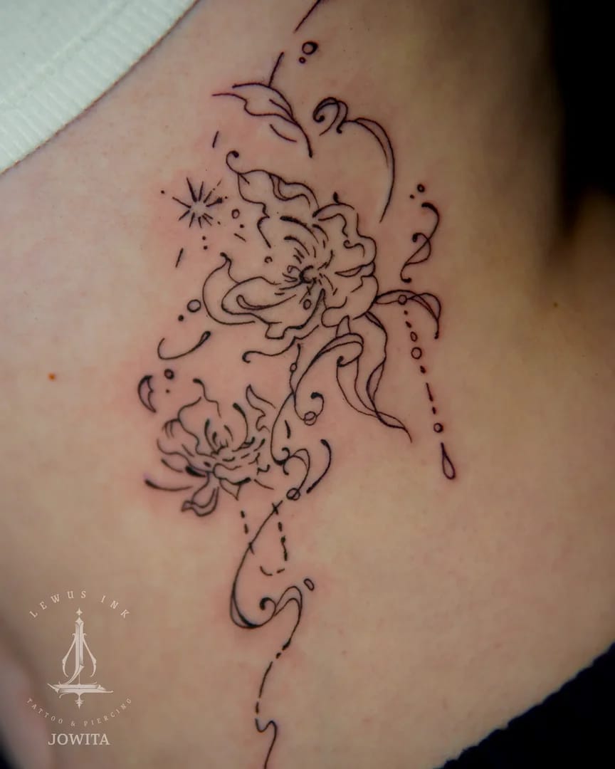 Delikatne tatuaże: kwiaty na ciele