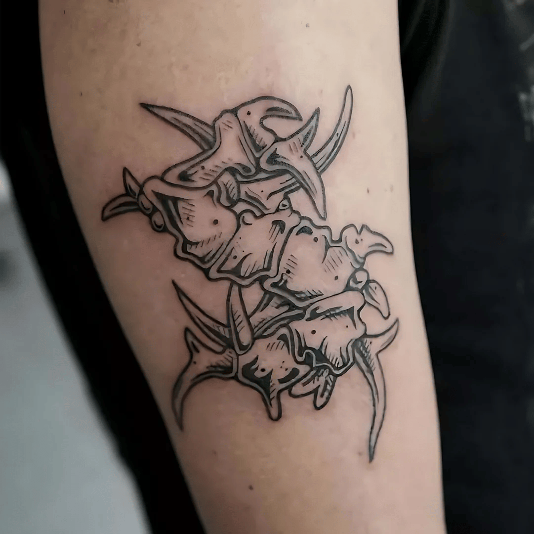 Delikatne tatuaże na skórze