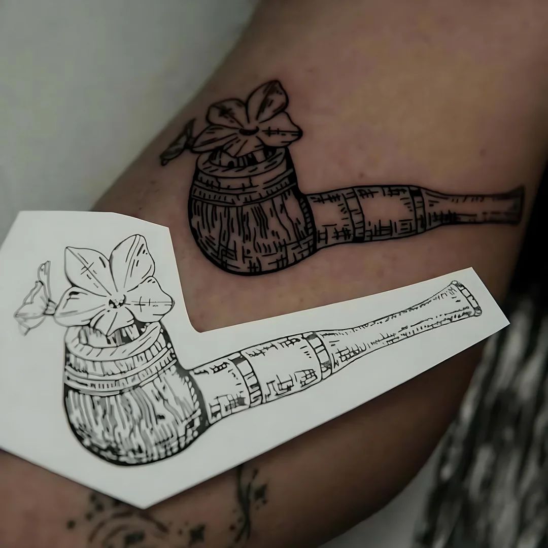 Delikatne tatuaże na skórze