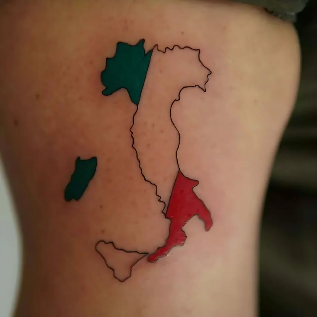 Delikatne tatuaże na skórze